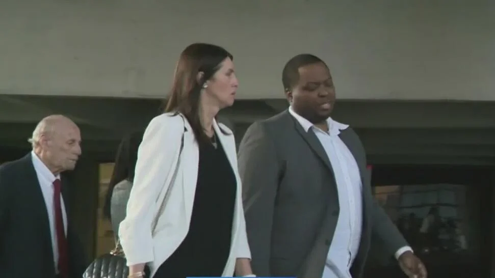 Sean Kingston being escorted from the courthouse in custody