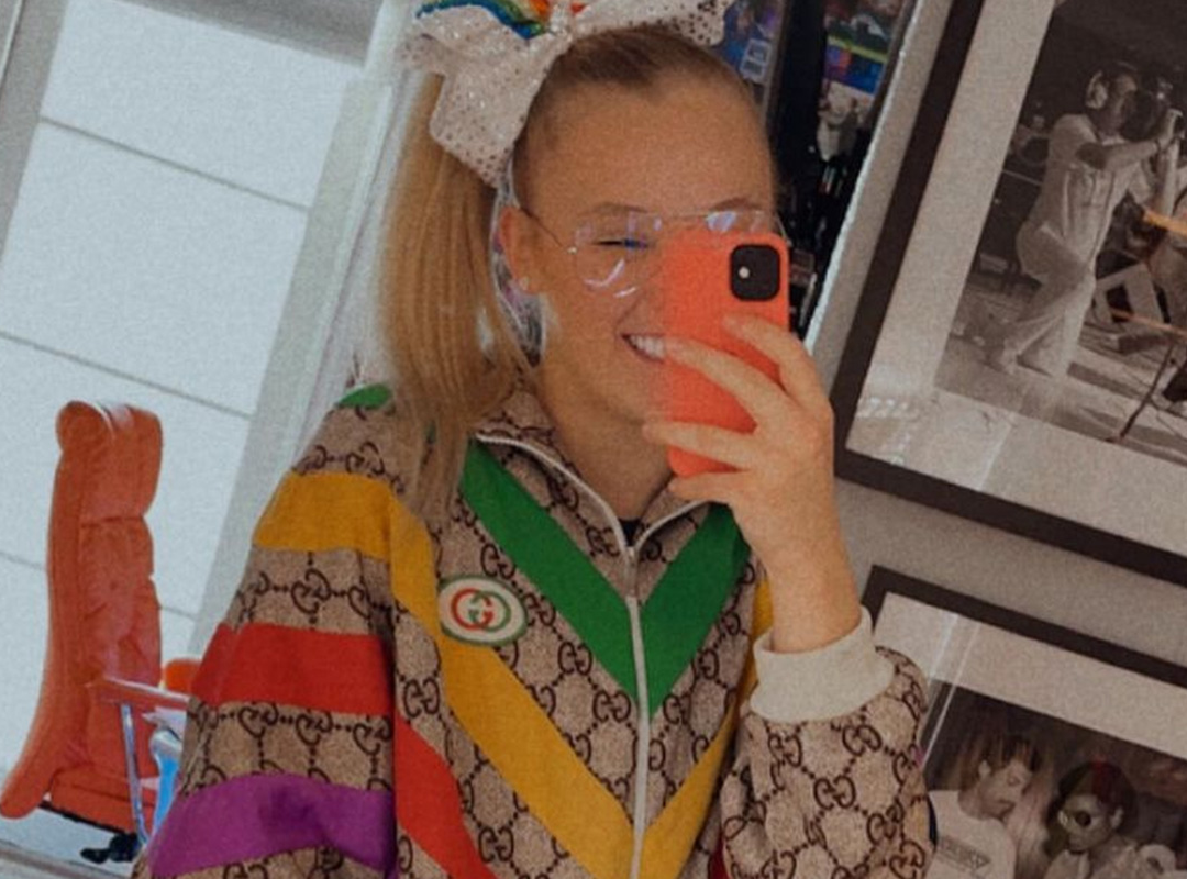 Projected bar chart of JoJo Siwa annual earnings, showing a dip in 2023 and an expected spike in 2026