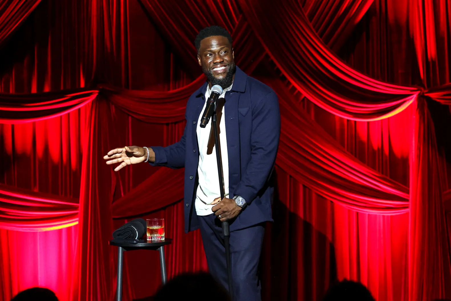 Bar chart comparing YoY ratings deltas for awards hosted by comedians 2021–2024